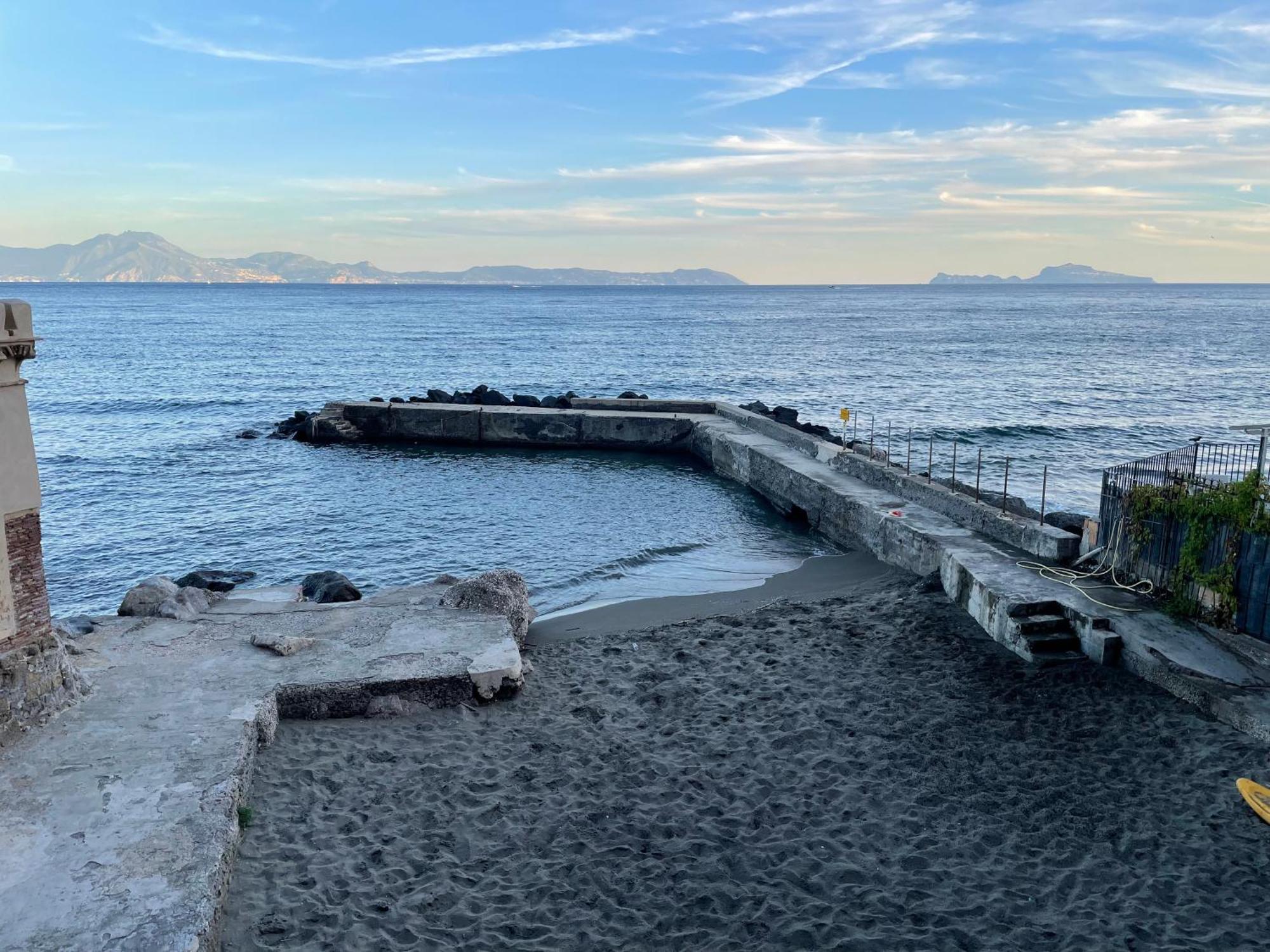 La Casetta Con La Spiaggia نابولي المظهر الخارجي الصورة